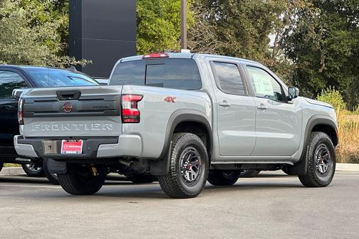 2025 Nissan Frontier PRO-4X