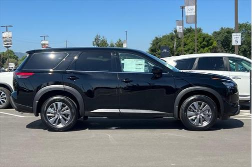 2025 Nissan Pathfinder S