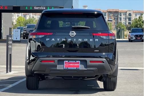 2025 Nissan Pathfinder S