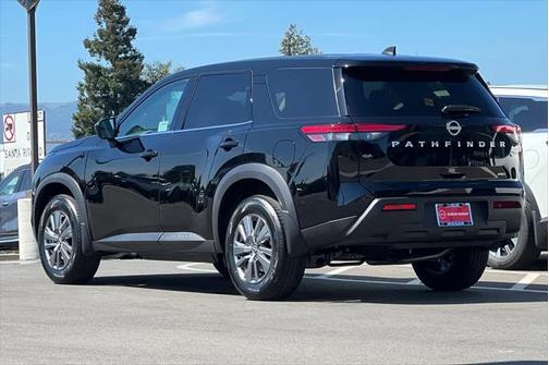 2025 Nissan Pathfinder S