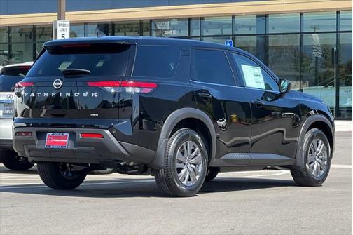 2025 Nissan Pathfinder S