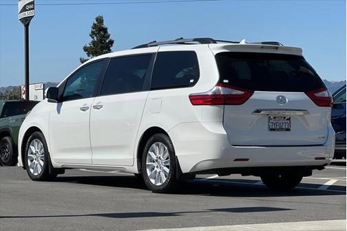 2017 Toyota Sienna XLE