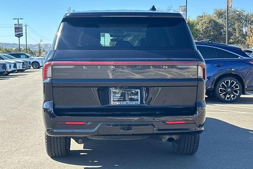 Black Metallic 2025 Lincoln Navigator Reserve