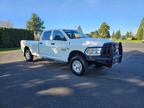 2017 RAM 3500 Tradesman Crew Cab 4x4 8' Box