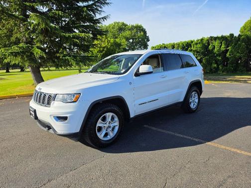 Bright White Clearcoat 2017 Jeep Grand Cherokee Laredo