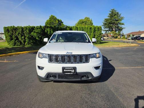 Bright White Clearcoat 2017 Jeep Grand Cherokee Laredo