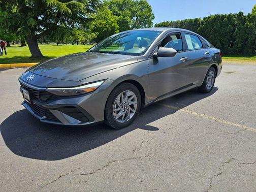 Ecotronic Gray 2024 Hyundai ELANTRA SEL