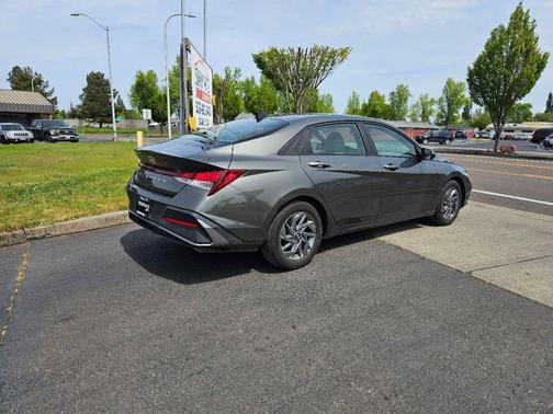 Ecotronic Gray 2024 Hyundai ELANTRA SEL