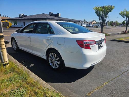 Super White 2012 Toyota Camry XLE