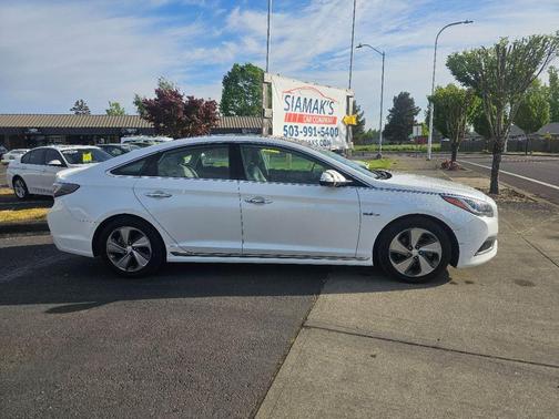 Diamond White Pearl 2016 Hyundai SONATA Hybrid Limited