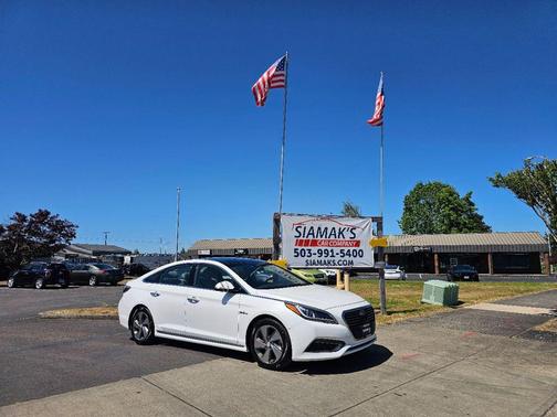 Diamond White Pearl 2016 Hyundai SONATA Hybrid Limited