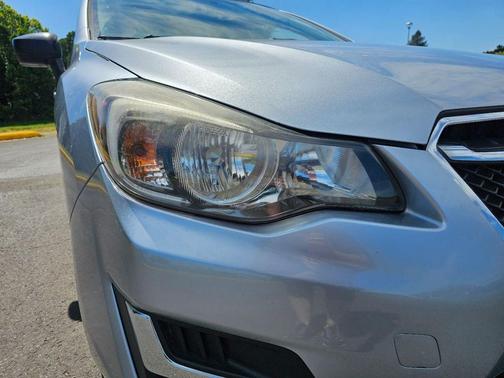 Ice Silver Metallic 2016 Subaru Impreza 2.0i