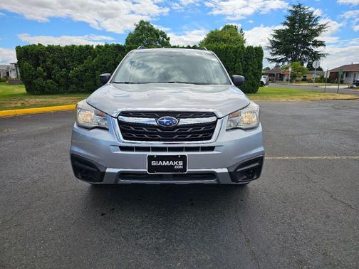 Ice Silver Metallic 2017 Subaru Forester 2.5i