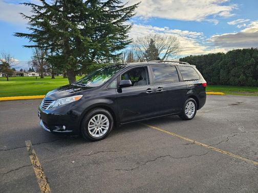 2017 Toyota Sienna XLE Premium