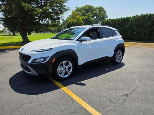 Lunar White 2023 Hyundai KONA SEL