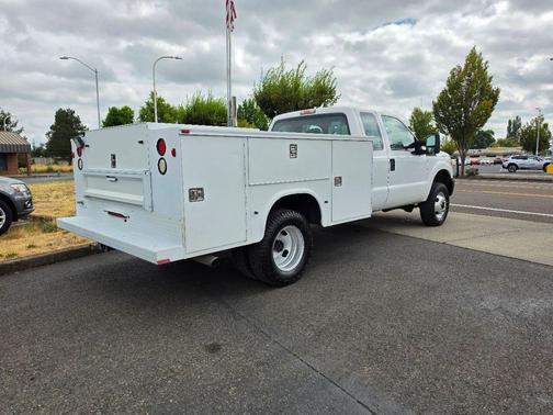 Oxford White 2011 Ford F-350 4X4, SERVICE BODY, SPER CAB LB