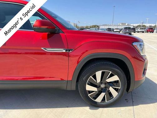 2025 Volkswagen Atlas Cross Sport 2.0T SE w/Technology