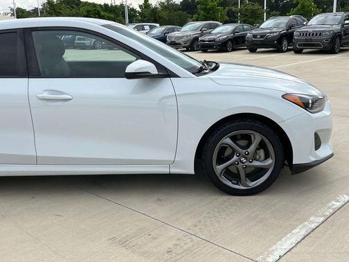 2019 Hyundai Veloster 2