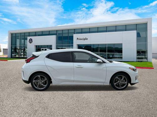 2019 Hyundai Veloster 2