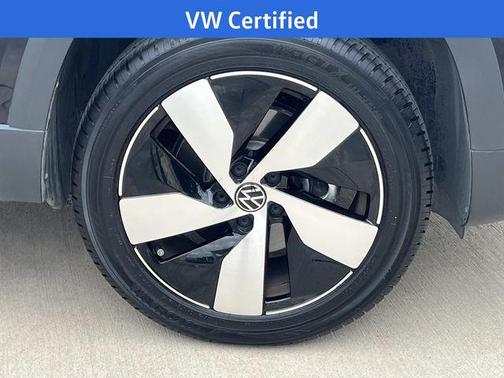Black 2026 Volkswagen Taos SE