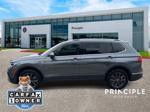 Platinum Gray Metallic 2022 Volkswagen Tiguan 2.0T SE