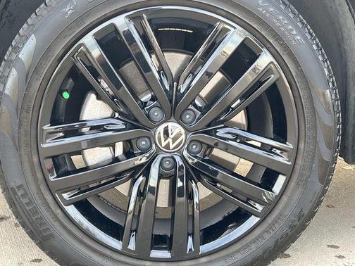 2022 Volkswagen Tiguan 2.0T SE R-Line Black 4MOTION