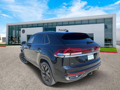 2025 Volkswagen Atlas Cross Sport 2.0T SE w/Technology