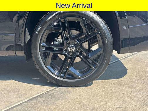 2025 Volkswagen Tiguan 2.0T SE R-Line Black
