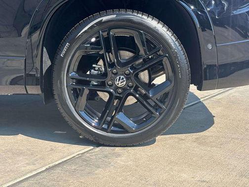 2025 Volkswagen Tiguan 2.0T SE R-Line Black