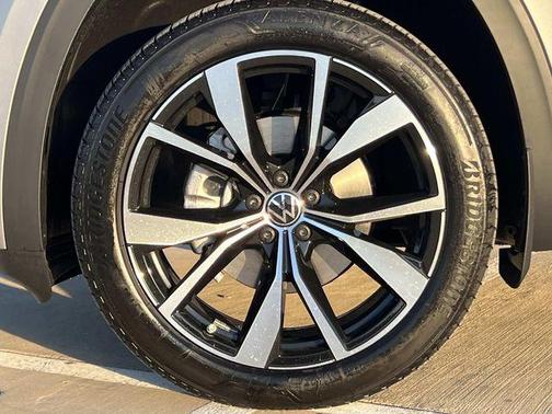 2026 Volkswagen Atlas Cross Sport 2.0T SEL Premium