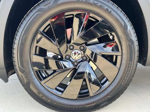 2026 Volkswagen Atlas 2.0T SE w/Technology 4MOTION