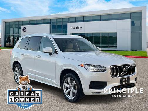 2022 Volvo XC90 T5 Momentum