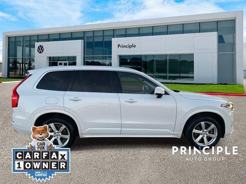 2022 Volvo XC90 T5 Momentum