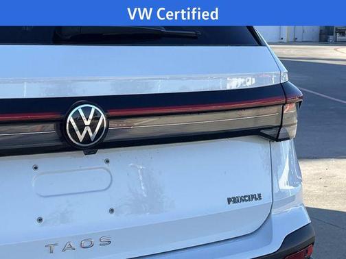 2026 Volkswagen Taos SE Black