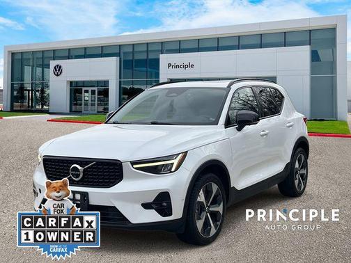 2023 Volvo XC40 B4 Ultimate Dark Theme