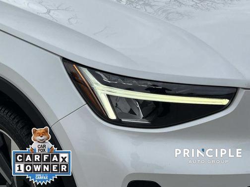 2023 Volvo XC40 B4 Ultimate Dark Theme