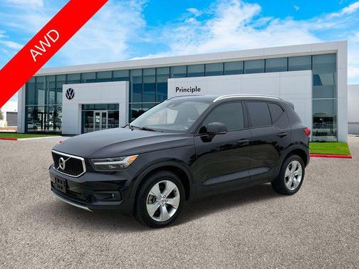 2022 Volvo XC40 T5 Momentum