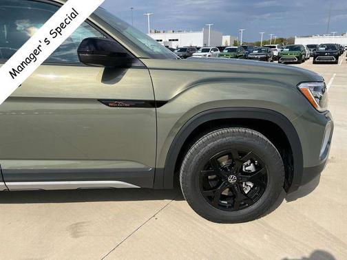 2025 Volkswagen Atlas 2.0T Peak Edition