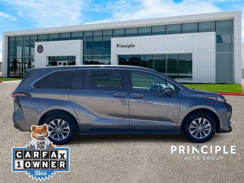 2024 Toyota Sienna LE