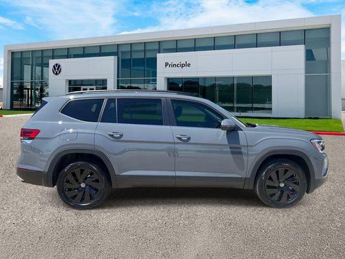 Pure Gray 2026 Volkswagen Atlas 2.0T SE w/Technology 4MOTION