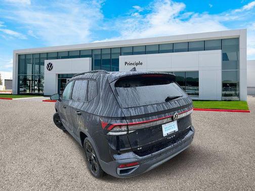 2025 Volkswagen Taos 1.5T SE Black
