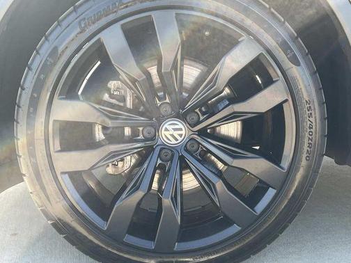 2021 Volkswagen Tiguan 2.0T SE R-Line Black