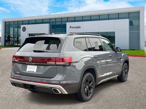 2026 Volkswagen Atlas Peak Edition