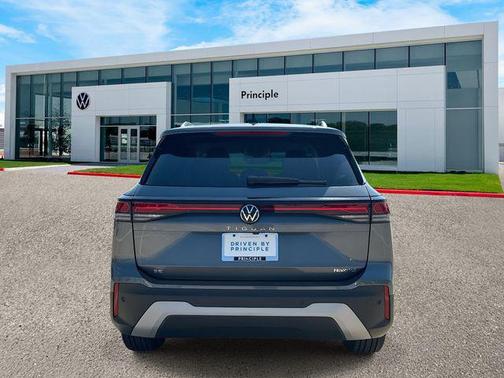 2025 Volkswagen Tiguan 2.0T SE