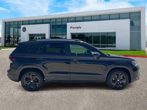 2025 Volkswagen Taos 1.5T SE Black