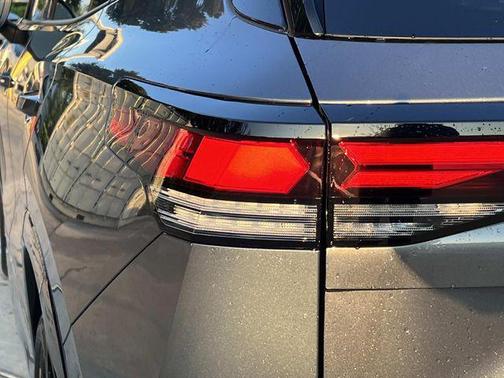 2025 Volkswagen Tiguan 2.0T SE R-Line Black