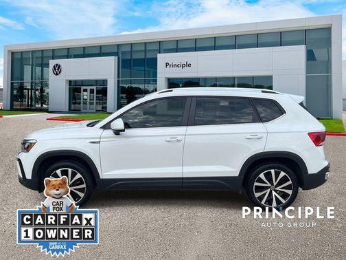 Pure White 2024 Volkswagen Taos 1.5T SE