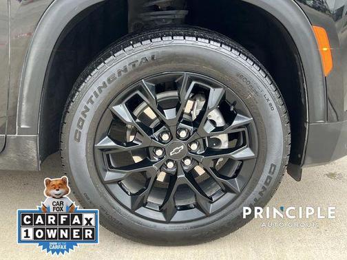 Mosaic Black Metallic 2024 Chevrolet Traverse LT