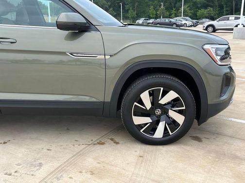 2025 Volkswagen Atlas Cross Sport 2.0T SE w/Technology 4MOTION