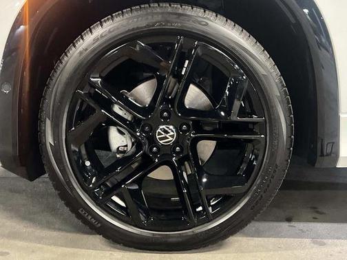 2025 Volkswagen Tiguan 2.0T SE R-Line Black